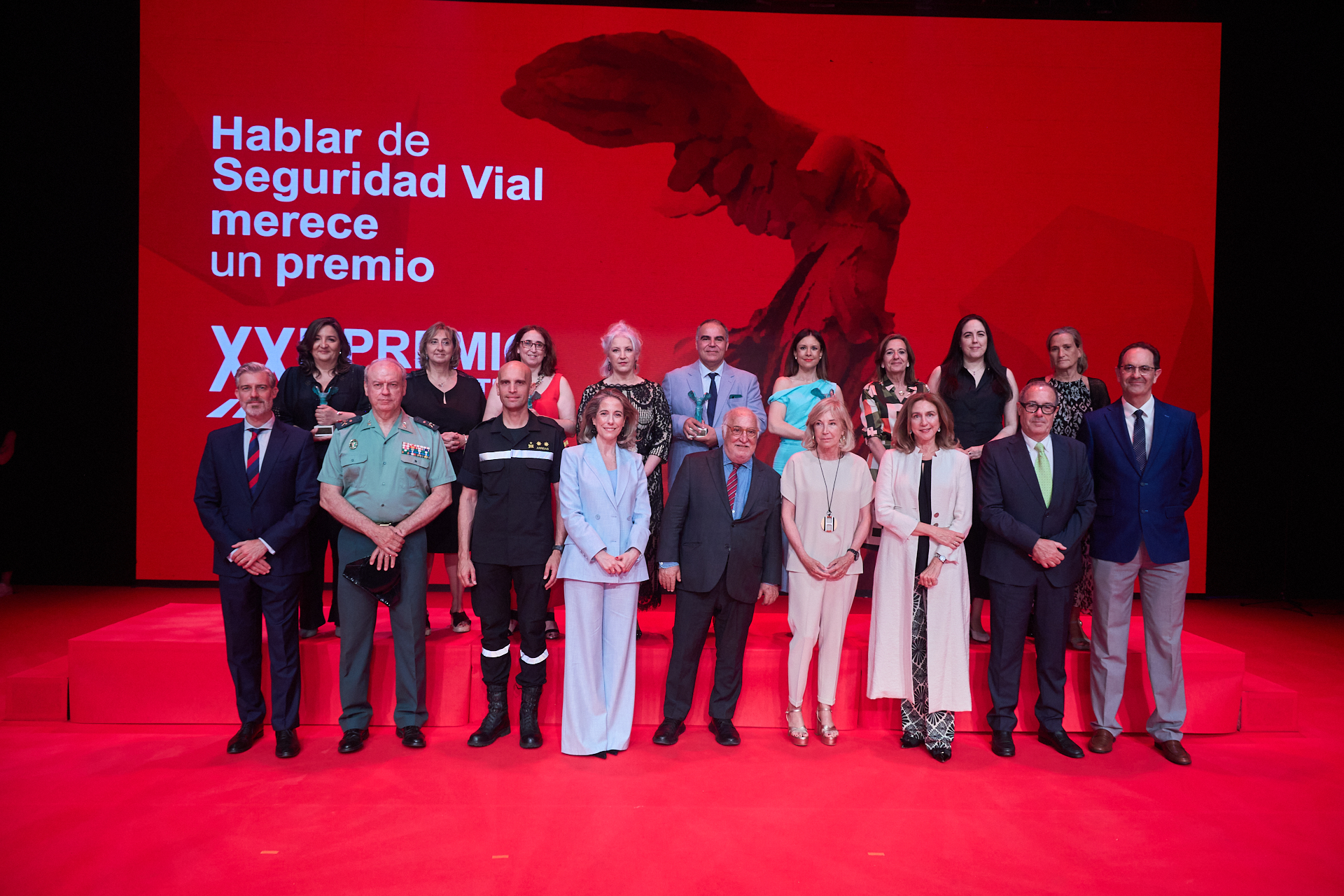 Foto de los ganadores y el jurado del XXII Premio Periodístico Fundación Línea Directa